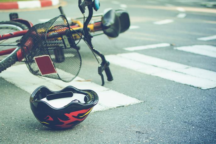 Nesreča kolesar | Kolesar je vozil iz Šmartnega ob Paki v smeri Polzele in s kolesom padel na vozišče. | Foto Shutterstock
