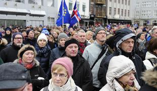 Na Islandiji zaradi umika prošnje za EU množični protest