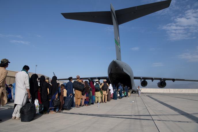 Letališče Kabul Afganistan | Več kot tisoč afganistanskih beguncev so rešili Poljaki. | Foto Reuters