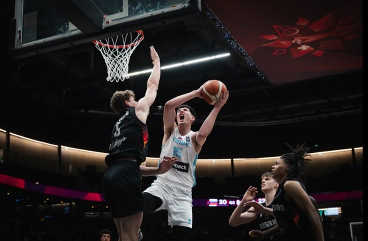 V teh dneh opravlja tudi zrelostni izpit - maturo. | Foto: FIBA