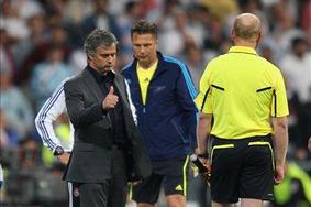 Mourinhu malce pogledali skozi prste