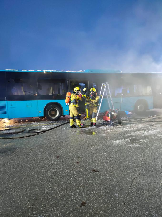 Umrl v gorečem avtobusu | Foto: Gasilci Kranj