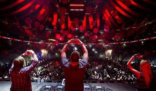 NAGRADNA IGRA: Z nami na Red Summer Party!
