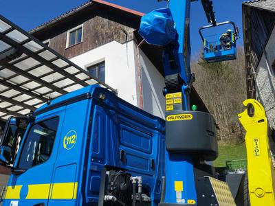 Akcija pomoči pri prekrivanju streh v Žirovnici zaključena