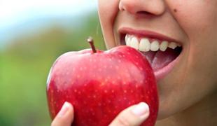 Minuta za zdravje: Z jabolki do belih zob