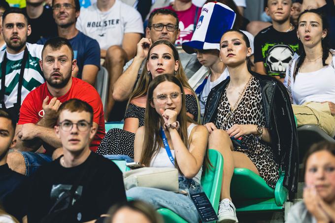 Slovenski nogometaši so na tribune zvabili tudi veliko predstavnic nežnejšega spola. | Foto: Grega Valančič/Sportida