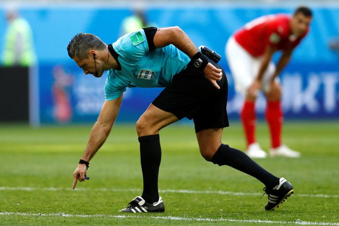 Damir Skomina | Damir Skomina bo v torek zvečer sodil Kylianu Mbappeju, Antoinu Griezmannu, Luisu Suarezu, Edinsonu Cavaniju ... | Foto Reuters