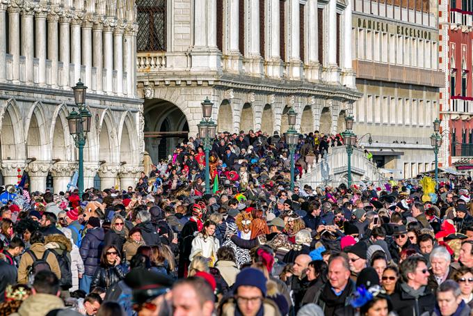 Po uradnih podatkih je leta 2022 v zgodovinskem središču Benetk prenočilo približno 3,2 milijona turistov. | Foto: Shutterstock