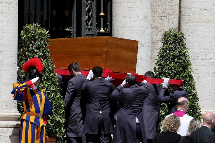 pogreb papeža Frančiška | Foto: Reuters