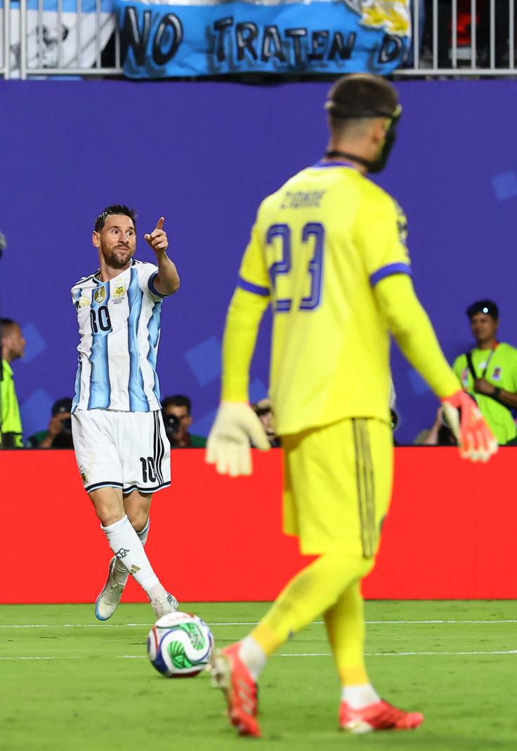 Messi je v uvodnih 200 nastopih za reprezentanco Argentine dosegel 120 zadetkov. | Foto: Reuters
