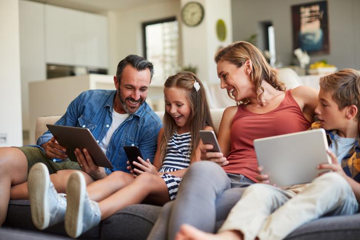 Še vedno niste na optiki? Zagotovite si gigabitno hitrost interneta do enega gigabita na sekundo za vse pakete NEO. Priklopite se enostavno in brezplačno. | Foto: Shutterstock
