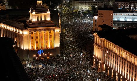 Bolgari zaradi uvedbe evra zasedli ulice #video