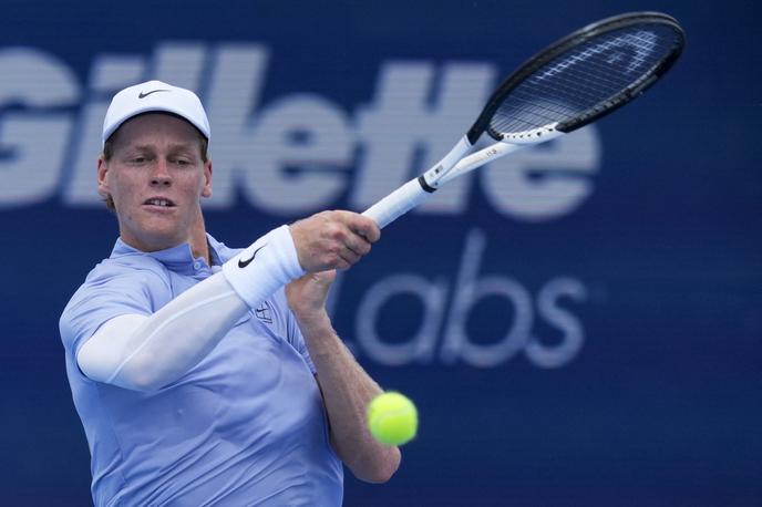 Jannik Sinner | Jannik Sinner je za napredovanje v četrtfinale premagal Adriana Mannarina. | Foto Reuters