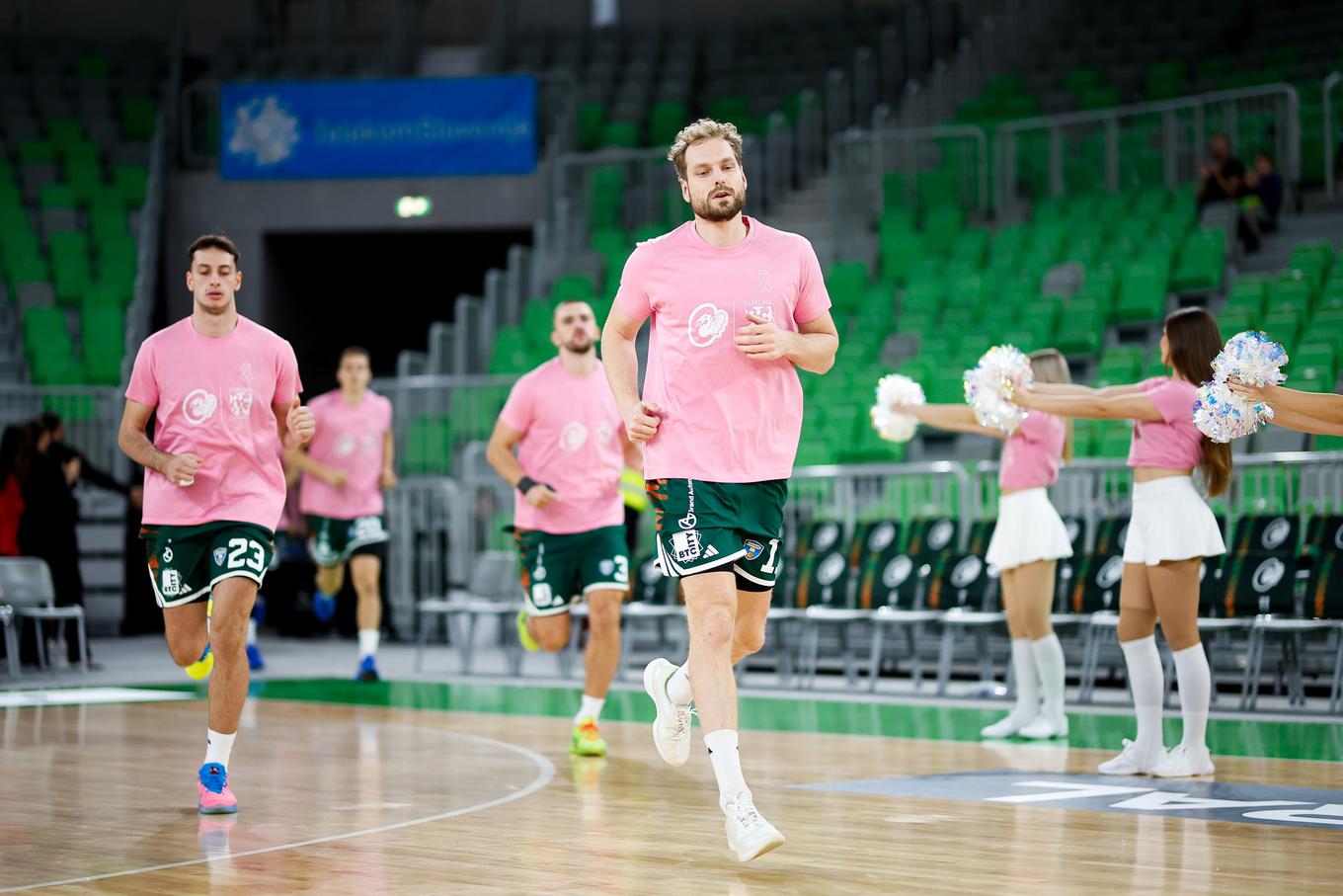 Ljubljančani proti večnim tekmecem, Krka pa v lovu na preobrat v Zagrebu