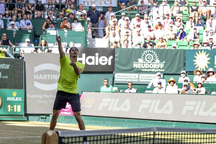 Alexander Zverev je pred domačimi navijači klonil proti Danilu Medvedjevu. | Foto: Guliverimage