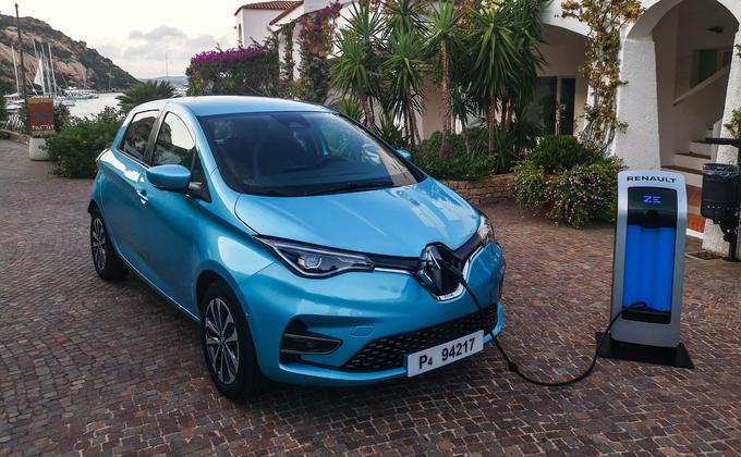 Samo v mesecu januarju je Renault prodal skoraj deset tisoč električni modelov zoe. | Foto: Gašper Pirman