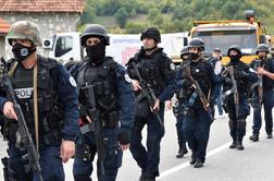 Specialci vdrli v Kosovsko Mitrovico, Srbija razmišlja o napotitvi vojske