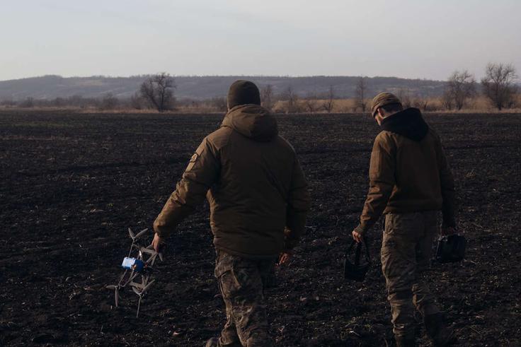 Viri v Kremlju verjamejo, da je malo verjetno, da bo nova ruska ofenziva uspešna, saj se ruske sile v Ukrajini že dve leti zaletavajo v tako imenovani "dronski zid", obrambno linijo, ki jo predstavljajo ukrajinski brezpilotni letalniki in droni.  | Foto: Shutterstock