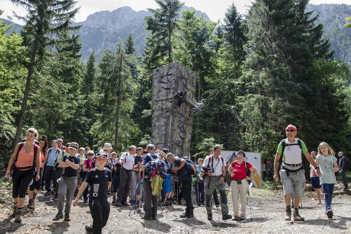 Že 35. Dan slovenskih planinskih doživetij pod Storžič zvabil dva tisoč planincev #foto