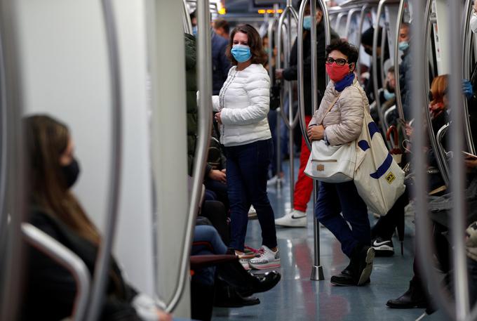 V Italiji bodo v ponedeljek v veljavo stopili novi ukrepi za zajezitev novega koronavirusa. | Foto: Reuters
