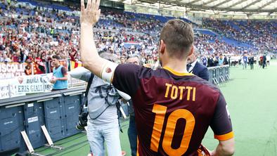 Totti tudi v prihodnji sezoni v Romi