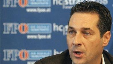 Avstrijska vlada v skladu s proceduro po volitvah odstopila