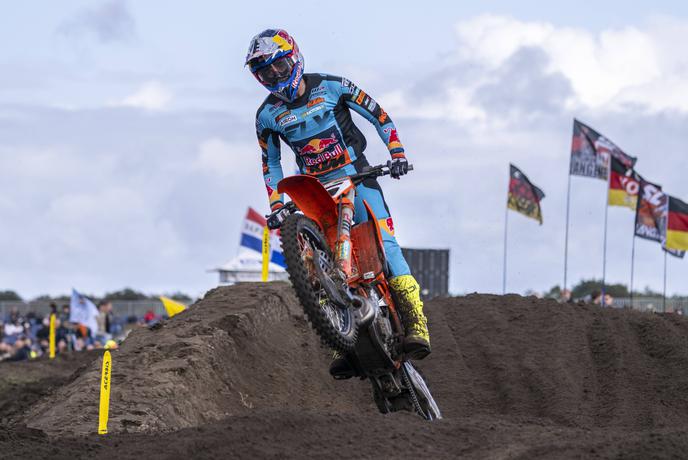 Gajser bo v MXGP ostal brez tekmeca in prijatelja