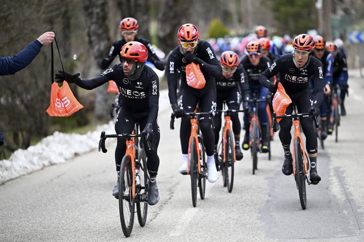 "V kolesarstvu, še posebej pri večdnevnih etapnih dirkah, je energijska bilanca izjemno pomembna. Težava je lahko v obe smeri – enkrat je ogljikovih hidratov lahko premalo, recimo pri gorskih etapah, drugič, v šprinterskih, pa preveč. Najti pravo razmerje in razporeditev je zato stalni izziv in tema razprav, ki se nikoli ne končajo." | Foto: Guliverimage