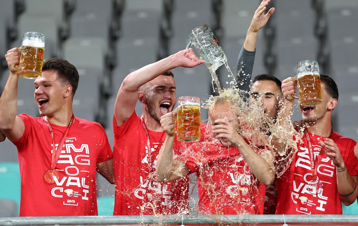 finale pokala NK Rogaška | Nogometaši Rogaške so tako lani nazdravljali s pivom po osvojitvi pokalne lovorike. Kje pa nastopajo in igrajo danes? | Foto www.alesfevzer.com