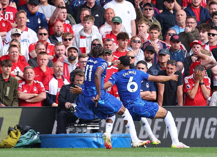 Chelsea je v obračunu neposrednih tekmecev za preboj v ligo prvakov v gosteh premagal Nottingham. | Foto: Reuters
