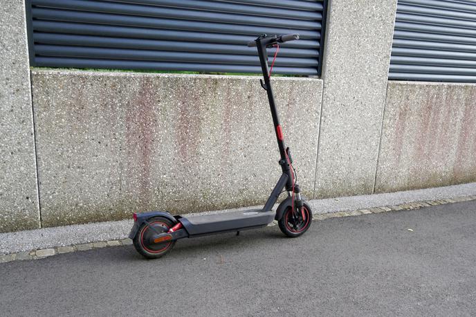 Xiaomi Scooter 5 Max | Xiaomi Electric Scooter 5 Max se je med preizkusom dobro obnesel tudi na strmih klančinah in makadamskih poteh. | Foto Srdjan Cvjetović