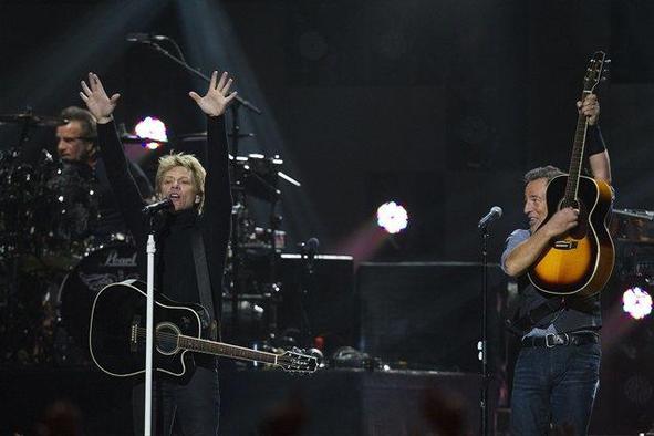 Skupina Bon Jovi premagala Bowieja