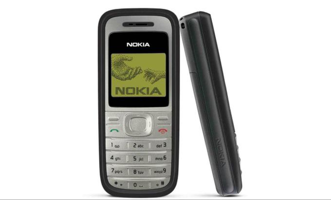 Ta mobilni telefon za manj zahtevne uporabnike je bil tako kot večina naprav proizvajalca Nokia hit na rastočih trgih – v Indiji, na Kitajskem, v Braziliji. | Foto: 