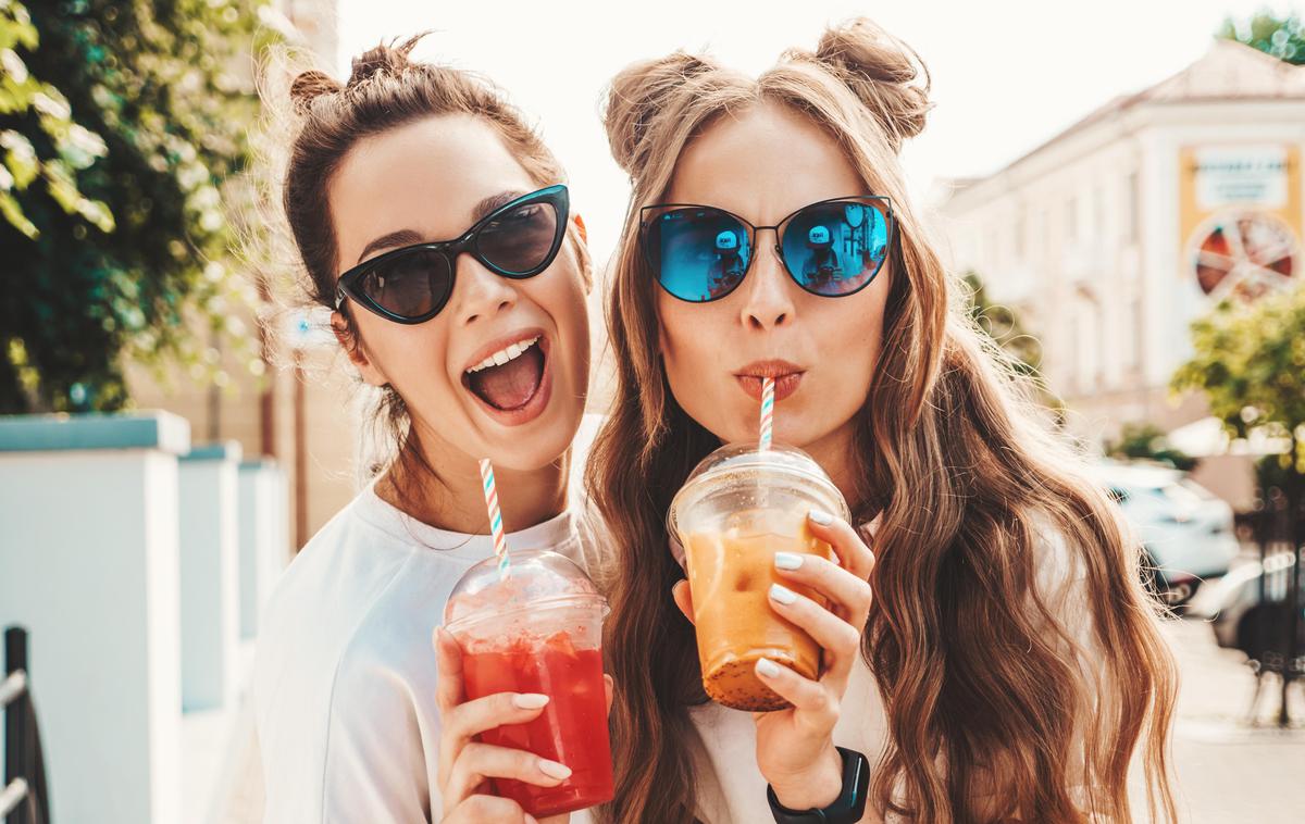 prijateljici, mladi, dekle, ženska, poletje | Foto Shutterstock