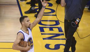 Ko je prvi mož lige NBA Stephen Curry poletel med gledalce, so vsi obnemeli (video)