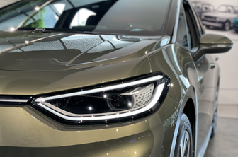 Prve skrite "hrošče" rešili, zdaj je glavna težava Tesla #foto
