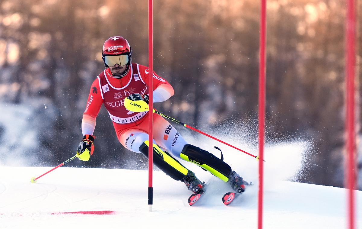 Loic Meillard | Loic Meillard vodi po prvem teku. | Foto Guliverimage