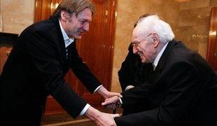 Minister Simoniti sprejel Prešernove nagrajence