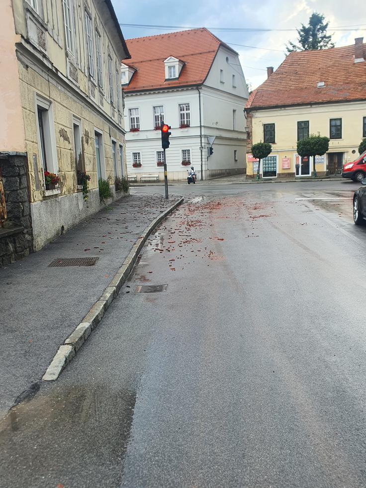 Poškodovani strešniki zaradi toče v Slovenski Bistrici | Foto: David Florjančič, Meteoinfo Slovenija