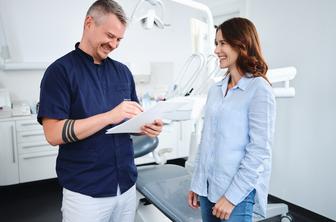 Zakaj zobni vsadek lahko začne propadati že po nekaj letih?