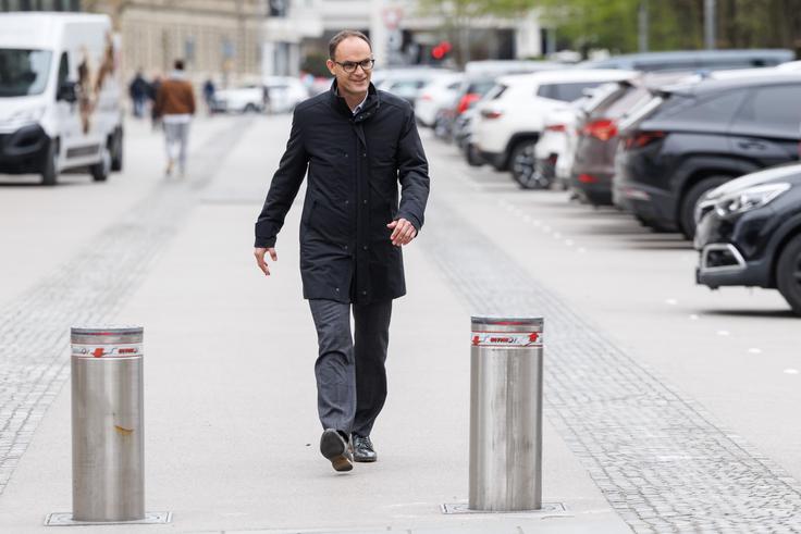 Demokrati imajo trenutno na mizi ponudbo Gibanja Svoboda, predsednik stranke Anže Logar pa naj bi danes organom stranke predstavil osnutek koalicijskega sporazuma. Na podlagi tega naj bi se odločili za naslednje korake. Logar je sicer napovedal, da se je o sestavi nove vlade pripravljen pogovarjati z vsemi. (STA) | Foto: STA