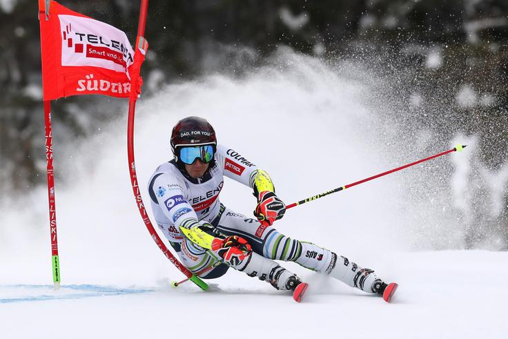 Žan Kranjec se je s posvetilom na čeladi spomnil na svojega pokojnega očeta.  | Foto: Reuters