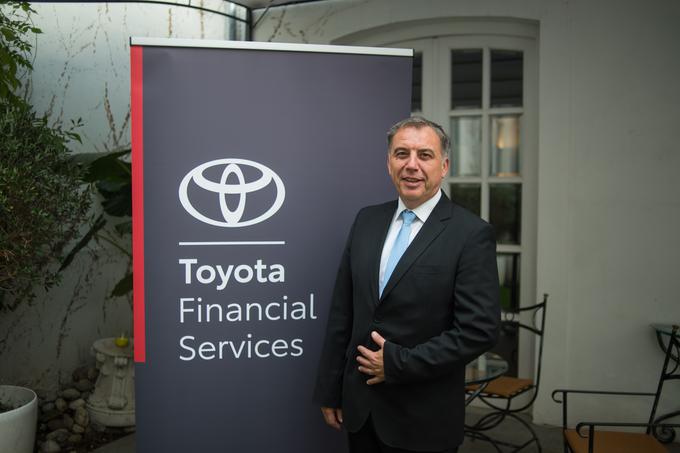 "V procesu transformacije navad kupcev, ki prehajajo s klasičnega lastništva v uporabo vozil, želimo postati vodilna družba za lizing na slovenskem avtomobilskem trgu," pravi Sašo Raosavac, direktor podjetja Toyote Tsusho Leasing. | Foto: Toyota