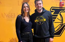 Marija Šarapova na tekmi Lakersov podprla Dončića: zvezdnikov ne združuje le ta fotografija