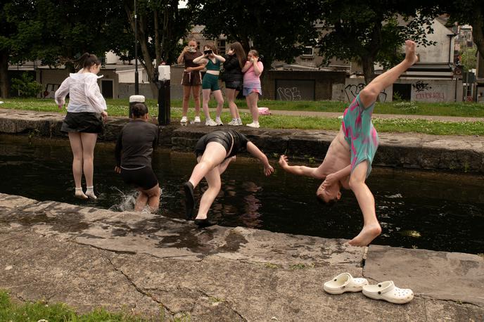 vročinski val | Francozi sodijo med 150 milijonov prebivalcev Evrope, ki se bodo danes soočili s temperaturami, višjimi od 35 stopinj Celzija, poroča AFP. Med bolj prizadetimi v vročinskem valu so tudi Španija, Nemčija in Velika Britanija. | Foto Reuters