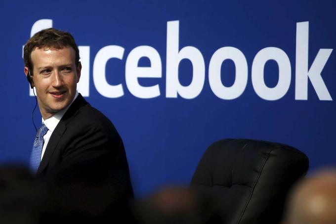 Ustanovitelj Facebooka Mark Zuckerberg ima pod palcem 49,6 milijarde evrov. Na lestvici najbogatejših Zemljanov, ki jo sestavlja revija, Forbes, je letos na 5. mestu. | Foto: Reuters