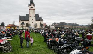 5000 motoristov na Dolenjsko romalo na blagoslov nove sezone