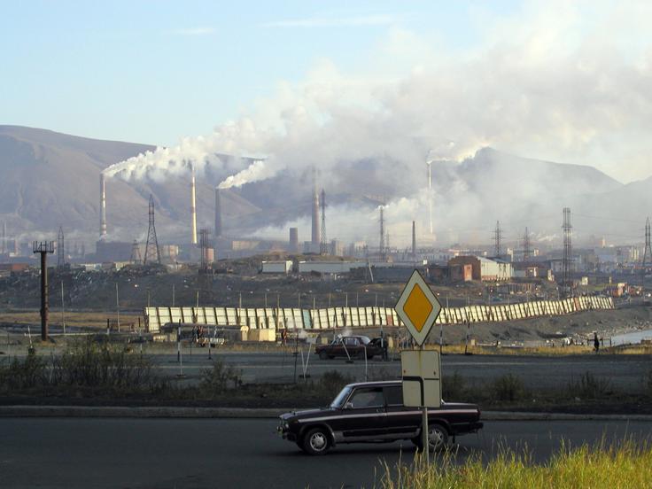 Norilsk, ki ima nekaj več kot 200 tisoč prebivalcev, je za Murmanskom drugo največje mesto znotraj arktičnega kroga na svetu. | Foto: Guliverimage