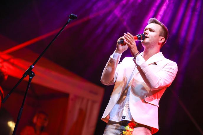 Luka Basi, pevec | Luka Basi je kljub nevšečnosti, ob kateri se je nasmejal tudi sam, koncert izpeljal do konca. | Foto Mediaspeed