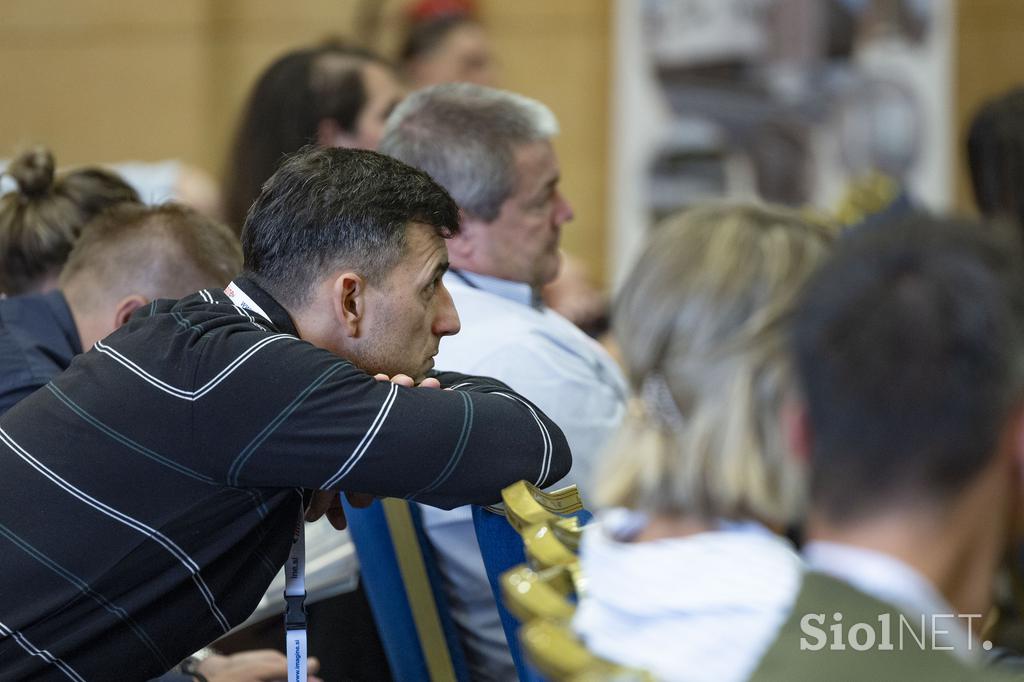 Posvet Poslovanje z nepremičninami